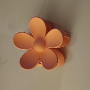 Flower claw clip